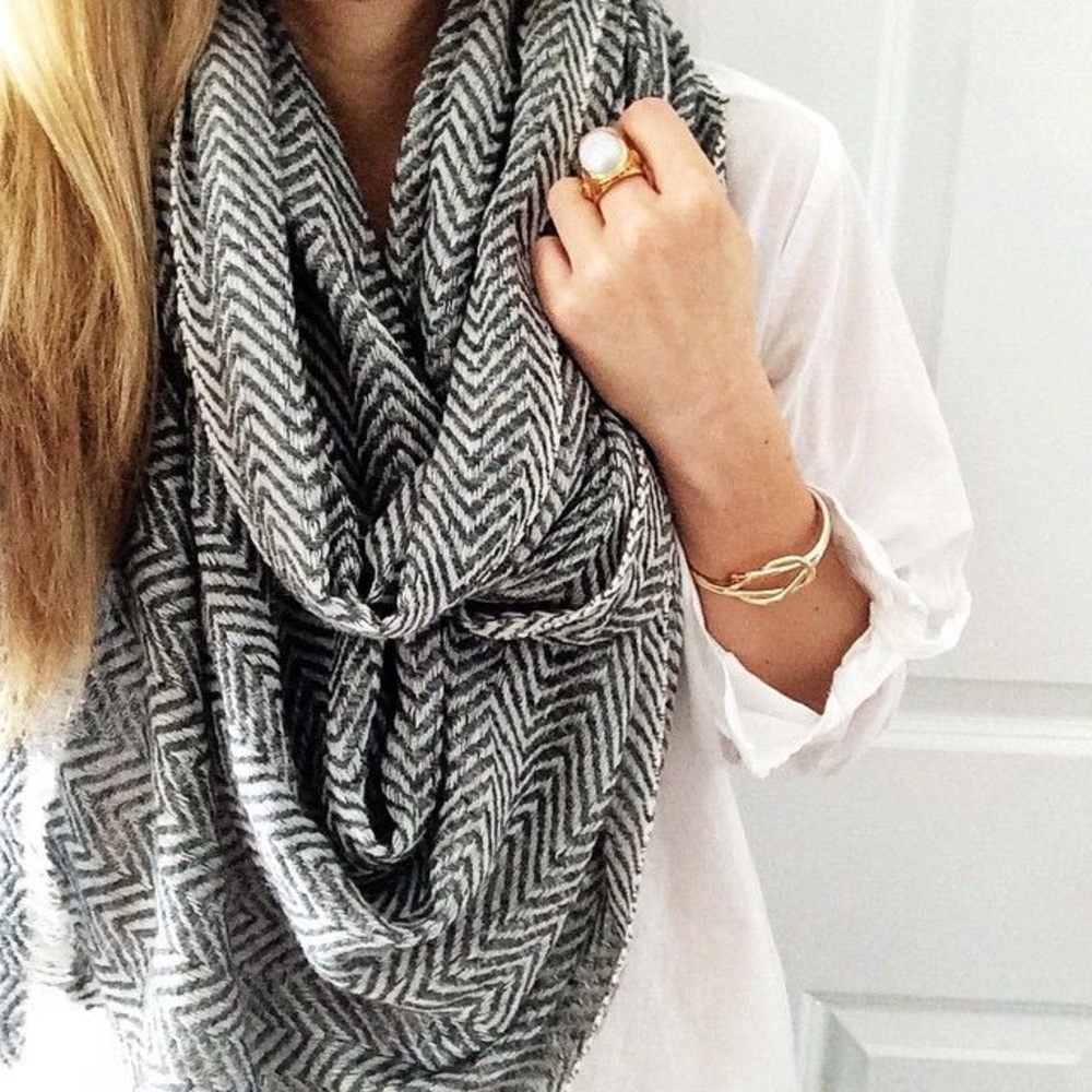 SOLE SOCIETY Cashmere Gray Herringbone Scarf Wrap